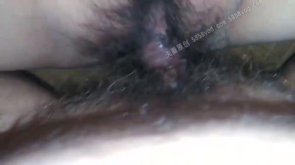 在家里席梦思上把胸部丰满的性感女友嘎吱嘎吱操的嗷嗷叫